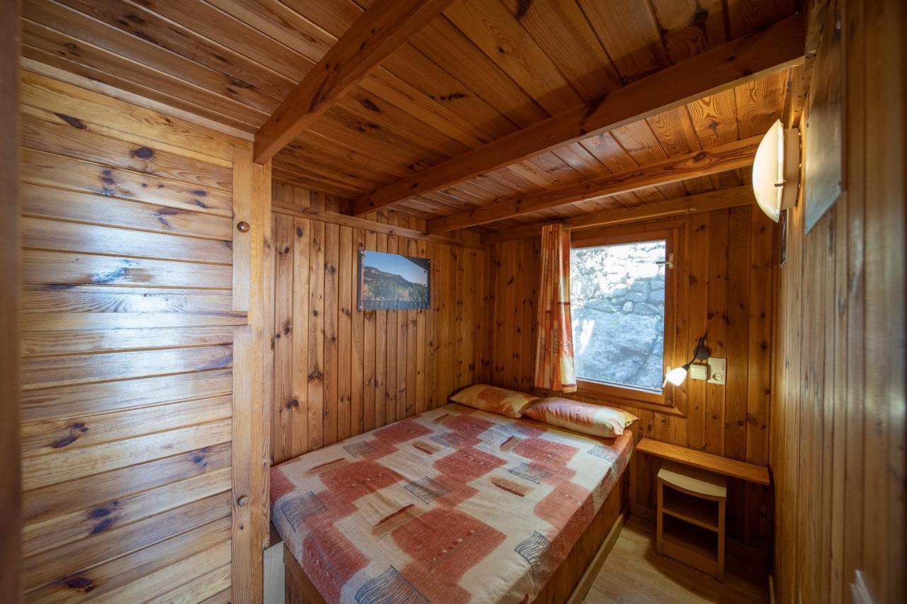 Camping Bungalow Serra De Prades Resort Vilanova de Prades ภายนอก รูปภาพ