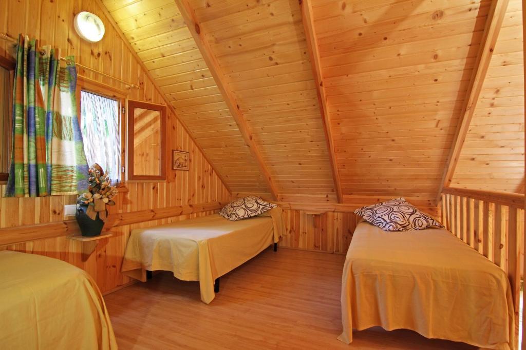 Camping Bungalow Serra De Prades Resort Vilanova de Prades ภายนอก รูปภาพ